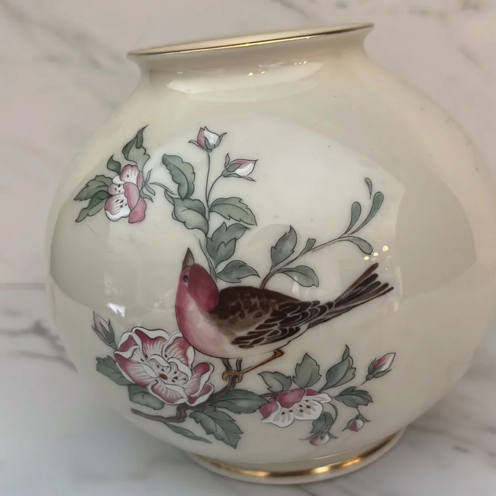 Lenox serenade bird globe vase gold color rimmed